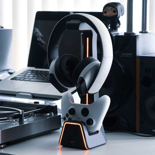 Magnetic USB Gaming Headset and Controller Stand